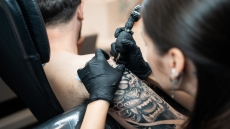 Τατουάζ και υγεία: Μπορεί το μελάνι να συνδέεται με καρκίνο;
