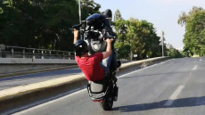 Η ΕΛΑΣ αναζητά νεαρό που κάνει σούζες σε δρόμους της Αθήνας και ανεβάζει βίντεο στο Instagram για τα likes