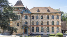 Μέσα στο γαλλικό πανεπιστήμιο όπου εκπαιδεύονται οι κατάσκοποι, τα μαθήματα και το κόστος για το πτυχίο