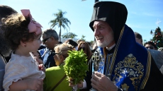 Ο Αρχιεπίσκοπος Αμερικής, Ελπιδοφόρος στον Αγιασμό των υδάτων με τους ομογενείς του Τάρπον Σπρινγκς στη Φλόριντα