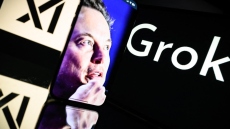 Στο στόχαστρο των Αρχών το X του Έλον Μασκ: Το εργαλείο Τεχνητής Νοημοσύνης Grok χρησιμοποιείται για τη δημιουργία άσεμνων φωτογραφιών με γυναίκες και παιδιά