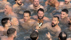 Αγιασμός των υδάτων στο Ηράκλειο: Έπιασαν αλλά… έσπασαν τον Τίμιο Σταυρό