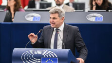 Το ΠΑΣΟΚ είναι αυτή τη στιγμή  ο μόνος πόλος εναλλακτικής διακυβέρνησης λέει ο Φαραντούρης