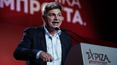 Νικόλας Φαραντούρης: Διεγράφη από την ευρωομάδα του ΣΥΡΙΖΑ μετά τις δηλώσεις για το κόμμα Καρυστιανού, του ζητούν να παραδώσει την έδρα