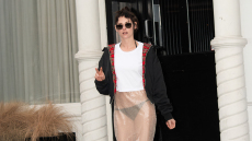 Η Κρίστεν Στιούαρτ εμφανίστηκε με διάφανη φούστα και μαύρο εσώρουχο