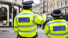 Διαδήλωση έξω από πρώην στρατόπεδο στην Αγγλία όπου θα φιλοξενηθούν αιτούντες άσυλο
