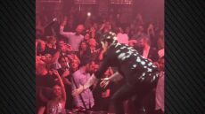 Νίνο: Παραλίγο να του φύγει το μικρόφωνο από τα χέρια στη σκηνή, δείτε βίντεο