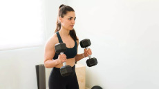 Από ποια ηλικία αρχίζει να αλλάζει το γυναικείο σώμα – Η απάντηση δεν θα σας αρέσει