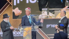 Ο ήρωας του Μπόνταϊ βραβεύθηκε από φιλανθρωπική οργάνωση στη Νέα Υόρκη, «ένιωσα ότι έκανα το καθήκον μου ως άνθρωπος»