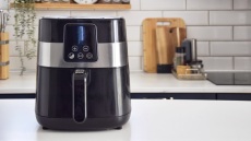 Πώς καθαρίζουμε το air fryer βήμα βήμα
