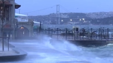 Κωνσταντινούπολη: Σφοδρή καταιγίδα με ισχυρούς ανέμους και βροχές, αεροπλάνο δεν μπόρεσε να προσγειωθεί στο Σαμπιχά Γκιοκτσέν, δείτε βίντεο