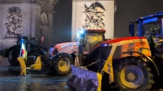 Γαλλία: Τα τρακτέρ των αγροτών που διαδηλώνουν έφθασαν στον Πύργο του Άιφελ στο Παρίσι