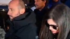 Αμίλητοι στο γραφείο του εισαγγελέα οι ιδιοκτήτες του μπαρ στο Κραν Μοντανά: Ερευνώνται για ανθρωποκτονία εξ αμελείας