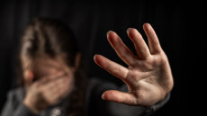 Φρίκη στη Θεσσαλονίκη: 24χρονος κατηγορείται ότι άρπαξε 13χρονη, τη βίαζε και της έδινε ναρκωτικά