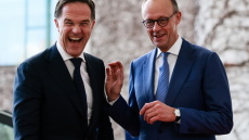 Bloomberg: Βρετανία και Γερμανία συζητούν την παρουσία δυνάμεων του ΝΑΤΟ στη Γροιλανδία