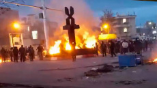 Έτοιμος ο Τραμπ να παρέμβει στο Ιράν: Πάνω από 100 οι νεκροί στις διαδηλώσεις, σκληραίνει την καταστολή το καθεστώς