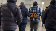 Στα δικαστήρια Ηρακλείου οδηγήθηκε ο πατέρας που κατηγορείται πως βίαζε τις κόρες του στη Μεσαρά, ελεύθερη η μάνα
