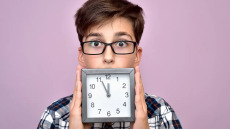 Αιωνίως αργοπορημένοι; Πότε μπορεί να είναι σύμπτωμα ΔΕΠΥ
