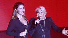 Έλενα Παπαρίζου: Τα δάκρυά μου έπεφταν ποτάμι, ήταν τόσο από τις πιο ωραίες στιγμές που έχω ζήσει, είπε για την περίοδο που συνεργαζόταν με τη Μαρινέλλα