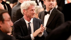 Το καυστικό σχόλιο της Νίκι Γκλέιζερ για την ηλικία του Σον Πεν και η αντίδραση του ηθοποιού 
