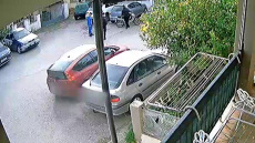 Βίντεο με την συμμορία ανηλίκων να κλέβει μοτοσικλέτα μέρα μεσημέρι στα Χανιά, πώς δρούσαν