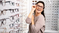 Έρχονται «έξυπνα» γυαλιά που εστιάζουν μόνα τους – Πώς αλλάζουν την όρασή μας
