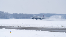 Έκλεισε και το αεροδρόμιο της Βουδαπέστης λόγω παγετού, ποια άλλα έχουν προβλήματα
