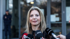 Συνεχίζονται οι πολιτικές αντιδράσεις για την Καρυστιανού που επέμεινε για τις αμβλώσεις, ενώ ο Φειδίας πρότεινε μελλοντική συνεργασία