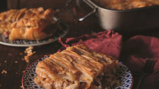 Φτιάχνουμε σπιτικές πίτες με τα υλικά της εποχής