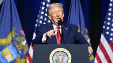 Ο Τραμπ καλεί τους συμμάχους των ΗΠΑ να φύγουν από το Ιράν: Δεν είναι κακή ιδέα, λέει και απειλεί εκ νέου την Τεχεράνη ότι θα πληρώσει για τους νεκρούς διαδηλωτές