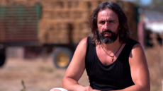 Ο κτηνοτρόφος Νίκος Παρλάντζας από το Deal και τη «Φάρμα»... στη χθεσινή συνάντηση με τον Μητσοτάκη στο Μαξίμου