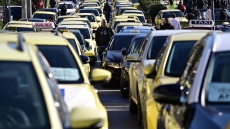 Ταξί: Συνεχίζεται η απεργία και την Πέμπτη, θα κάνουν πομπή προς το Μέγαρο Μαξίμου