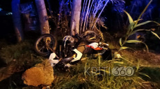 Σοβαρό τροχαίο με εγκατάλειψη στα Χανιά: Τραυματίστηκε οδηγός μηχανής, βίντεο και φωτογραφίες