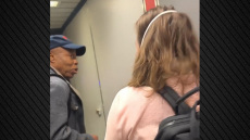 «Άντε γα@@@σου»: Ο πρώην δήμαρχος της Νέας Υόρκης έβρισε γυναίκα που τον ενοχλούσε στο αεροδρόμιο, δείτε βίντεο