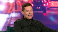 Γιάννης Σαρακατσάνης: Η απιστία δεν είναι τόσο κακή, αλλά θα με σκότωνε να ανακαλύψω ότι η σύζυγός μου αγαπάει άλλον