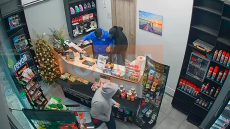 Με όπλα και full face λήστευαν βενζινάδικα και μίνι μάρκετ στην Αττική, μέλος της σπείρας είχε πάρει μέρος σε διαγωνισμό ομορφιάς