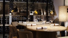 Noé: Γνώριμα γαλλικά πιάτα με σύγχρονη ματιά και 1.500 κρασιά στο Παρίσι