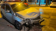 Tροχαίο στη Θεσσαλονίκη: Μεθυσμένη 24χρονη πήρε σβάρνα 15 σταθμευμένα ΙΧ, περίπτερο και κατέληξε σε κατάστημα