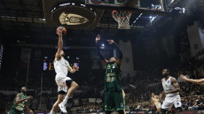 ΠΑΟΚ - Παναθηναϊκός 69-74: Δυσκολεύτηκαν αλλά πέρασαν από το Παλατάκι οι πράσινοι, βίντεο