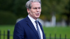 Μπέσεντ: Η Ευρώπη είναι αδύναμη, o Τραμπ δεν κάνει πίσω για τη Γροιλανδία