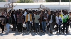 Νέες ρυθμίσεις για τη νόμιμη μετανάστευση: Ξεμπλοκάρουν άμεσα 90.000 εκκρεμείς άδειες διαμονής