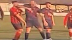 Σοκαριστική αγκωνιά από ποδοσφαιριστή σε αντίπαλό του σε αγώνα στην Ουαλία, τον συνέλαβε η Αστυνομία - Δείτε βίντεο