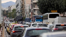 Κίνηση στους δρόμους: Προβλήματα στις λεωφόρους, κλειστές λωρίδες λόγω έργων σε Κηφισό, Αττική Οδό και Βουλιαγμένης