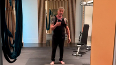 O Σιλβέστερ Σταλόνε συνεχίζει το γυμναστήριο στα 79 του και αποθεώνεται: «Ο Σλάι δεν γερνάει ποτέ»