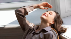 Το φως της ημέρας «ακονίζει» το μυαλό – Διώχνει τη νύστα και βελτιώνει προσοχή και αντανακλαστικά
