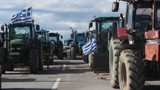 Παραμένουν στο μπλόκο, αλλά με ανοιχτούς δρόμους οι αγρότες των Μαλγάρων