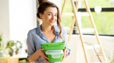 Παντοτινά και επικίνδυνα χημικά «κρύβονται» στην κουζίνα – Πώς να μειώσουμε την έκθεση
