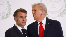 Ο Τραμπ δημοσίευσε ιδιωτικό μήνυμα του Μακρόν που του έγραφε «Δεν καταλαβαίνω τι κάνεις με τη Γροιλανδία» και απειλεί τη Γαλλία με δασμούς 200%
