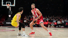 Ο Ολυμπιακός νίκησε με 100-93 τη Μακάμπι παίζοντας εκπληκτικό μπάσκετ στο πρώτο ημίχρονο