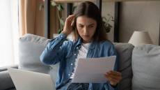 Οι ανατιμήσεις στα ασφαλιστήρια υγείας πλήττουν την ιδιωτική ασφάλιση – Τι πρέπει να γίνει
